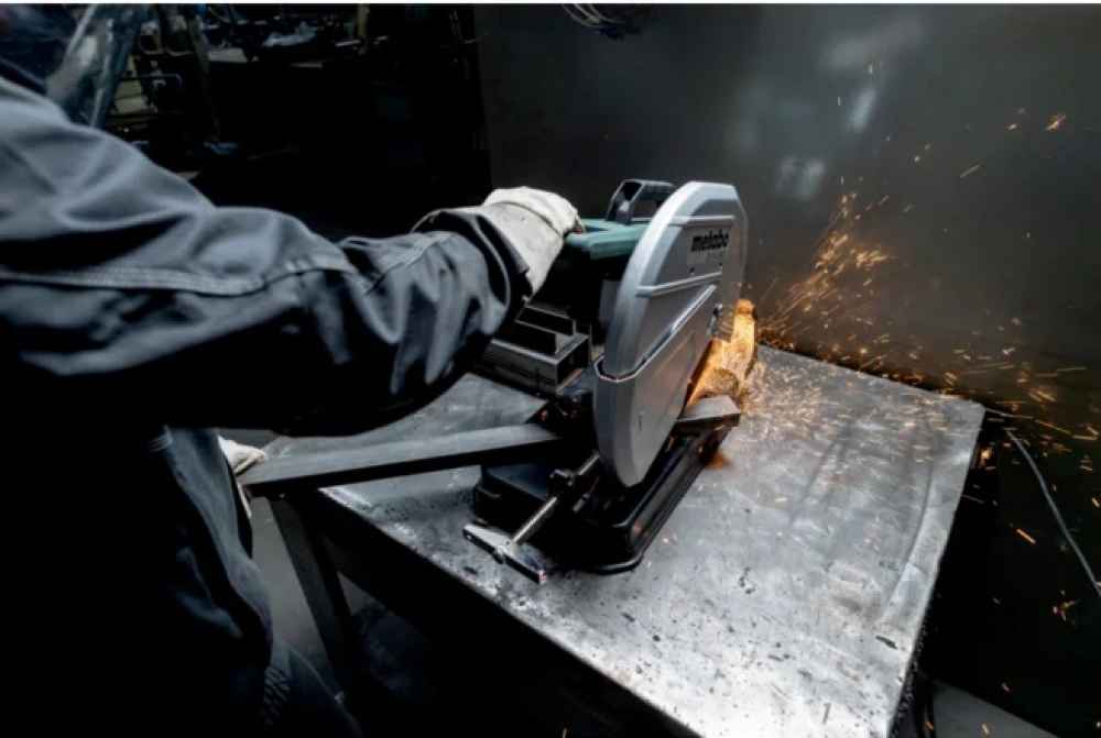 Metabo CS 22-355 Metalltrennschleifer, plus zweiter Trennscheibe Super INOX zum Mehrwert von ca. 20 €